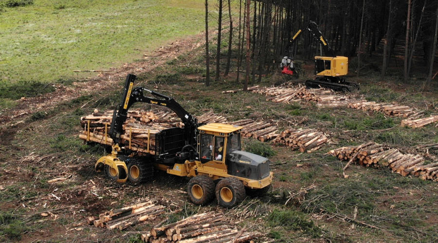 A productive partnership of a TCi Harvester fitted with a LogMax head and the TCi Forwarder.