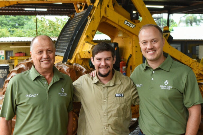 Khulani Timbers CEO Mark Tullis with Bell Equipment Sales Representative Charl Coertse and Khulani Timbers General Manager Leon Tullis. Khulani Timbers CEO Mark Tullis with Bell Equipment Sales Representative Charl Coertse and Khulani Timbers General Manager Leon Tullis.